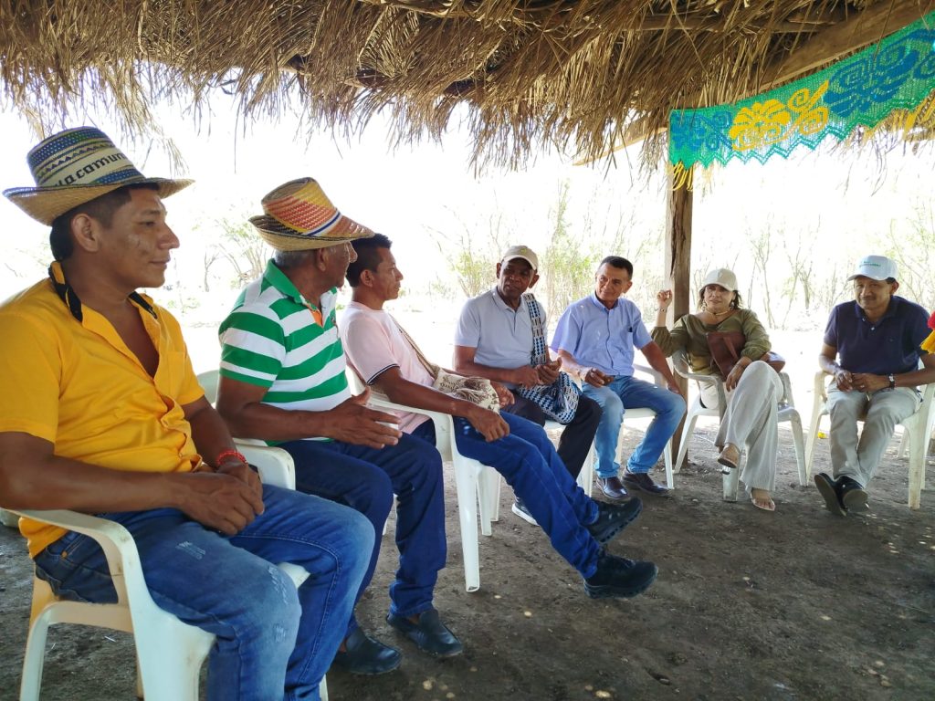 Líderes en el reasentamiento Palmarito, municipio de Barrancas. 