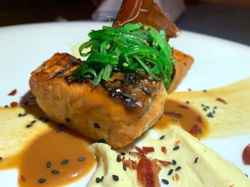 Salmón a la robata