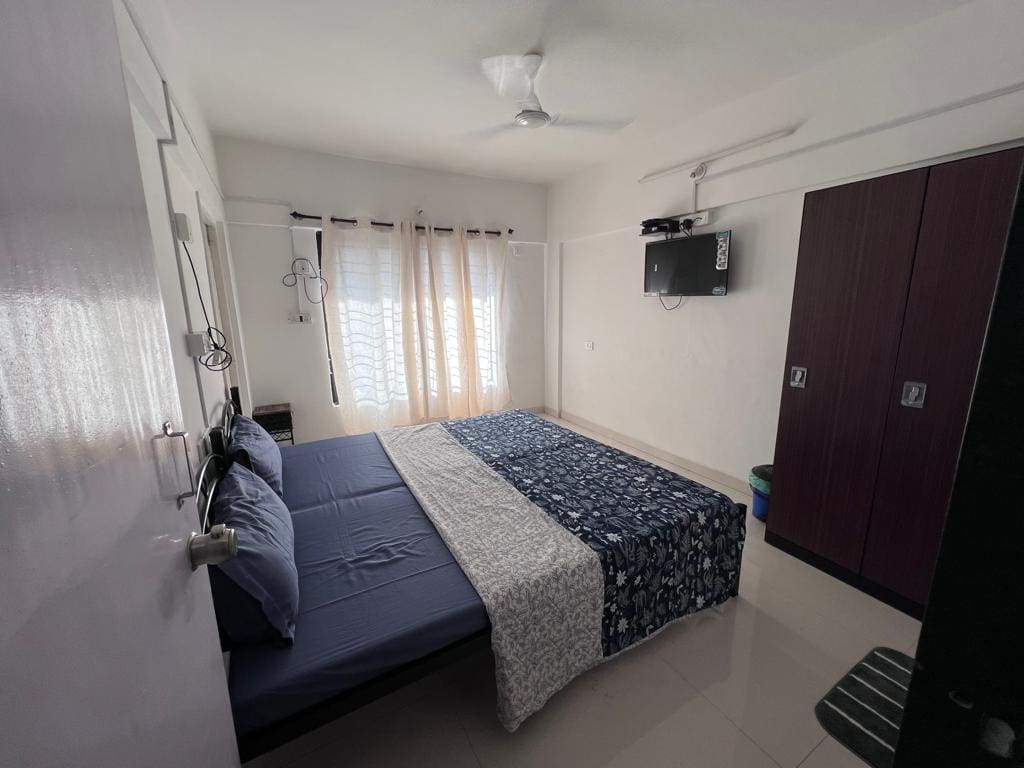 Comfortable and caring old age home for senior citizens