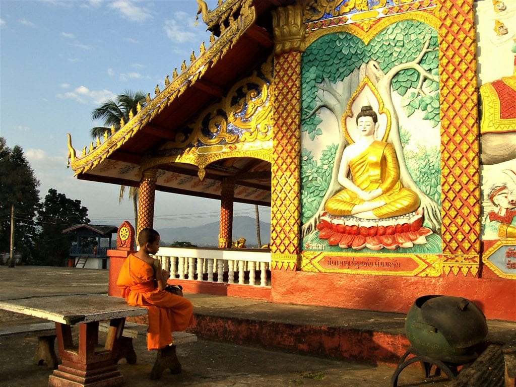 Consejos y curiosidades sobre Laos - Niño budista Consejos y curiosidades sobre Laos - Niño budista - Huay Xai