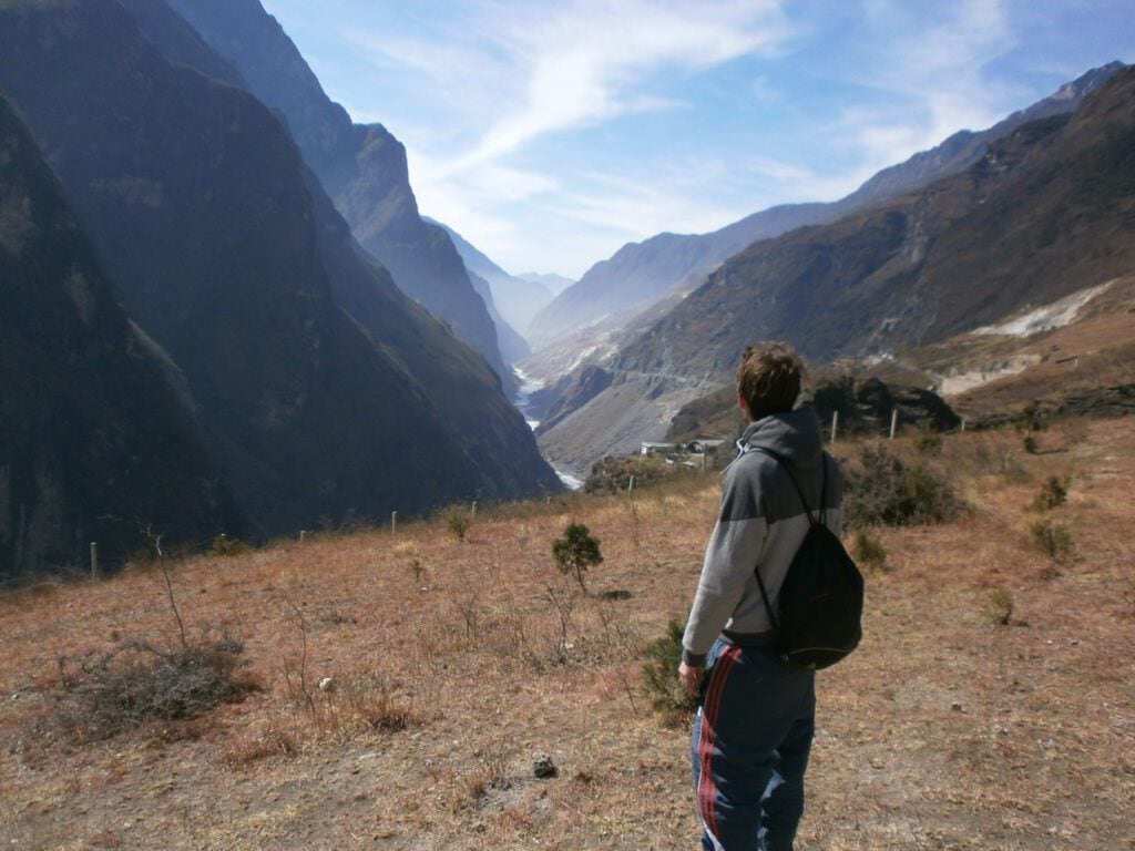 Vista de los cañones de La Garganta del Salto del Tigre Qué ver en Yunnan - Garganta del Salto del Tigre (Tiger Leaping Gorge)