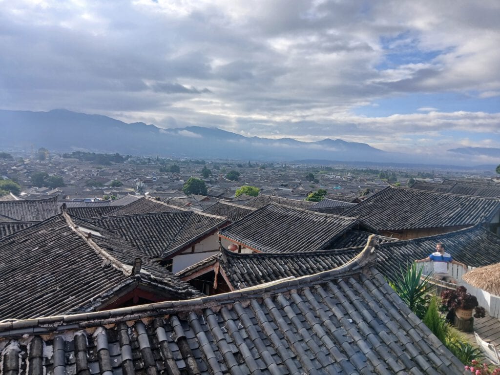 Mirador de Lijiang, con todo pisos antiguo chinos de teja Viaje a Yunnan - Mirador Casco antiguo de Lijiang