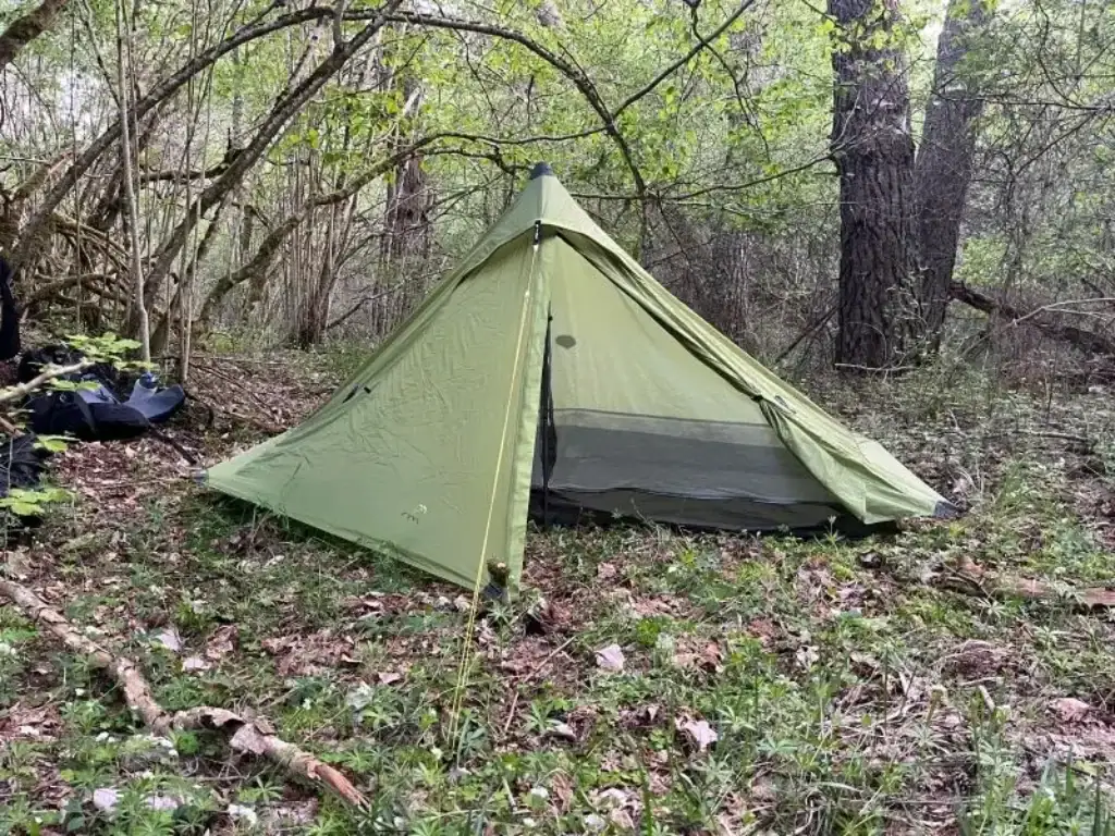 Tente de randonnée Lanshan 1 pro dans la forêt