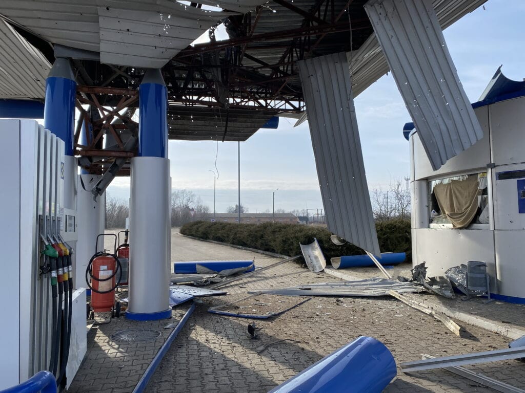 Зруйновані автозаправні станції у Великій Писарівці після російських ударів у 2024 році.