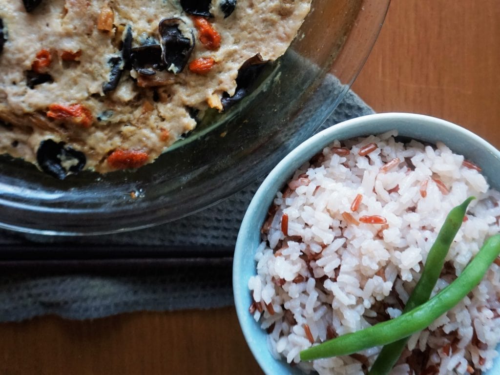 Steamed meat patty with black fungus with rice garnished with green beans