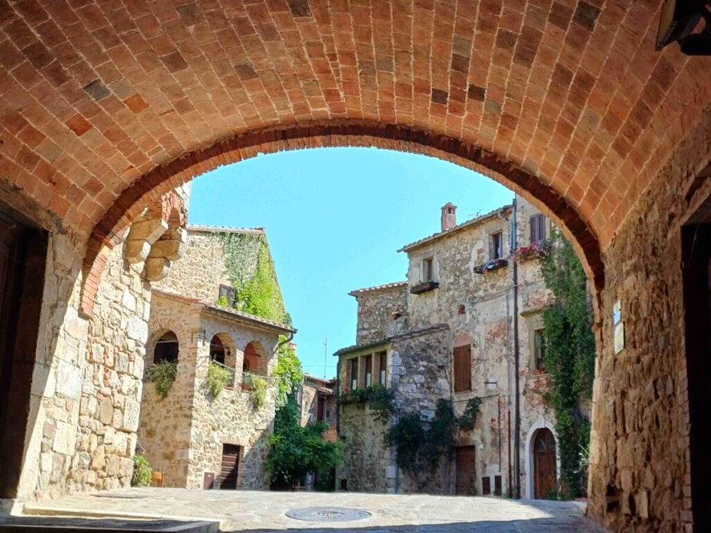 Un bellissimo scorcio di Montemarano nella Maremma grossetana