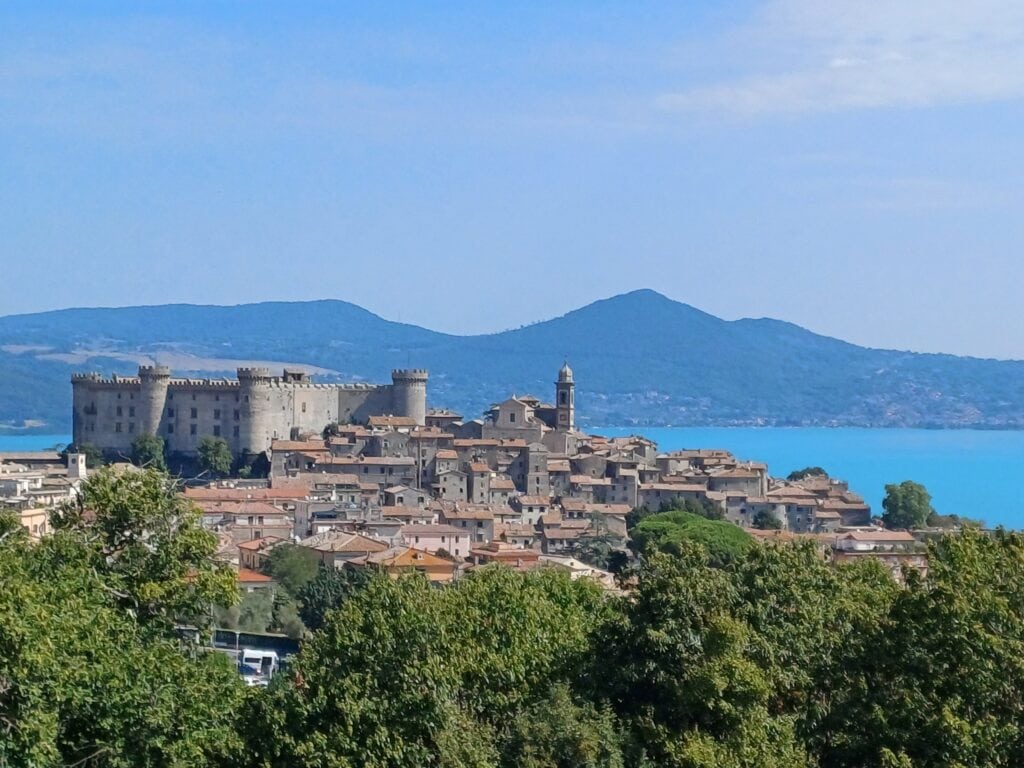 Tra le cose da vedere nella tuscia c'è il borgo di Bracciano