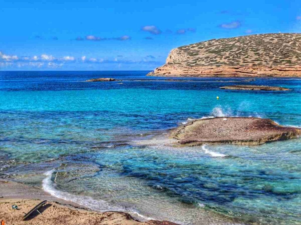 Tra le spiagge più belle da vedere a Ibiza c'è Cala Comte
