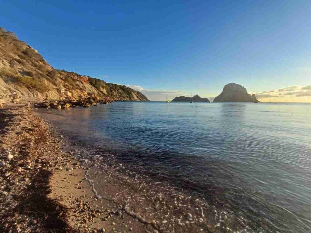 Non sei triste, devi solo andare ad Ibiza
