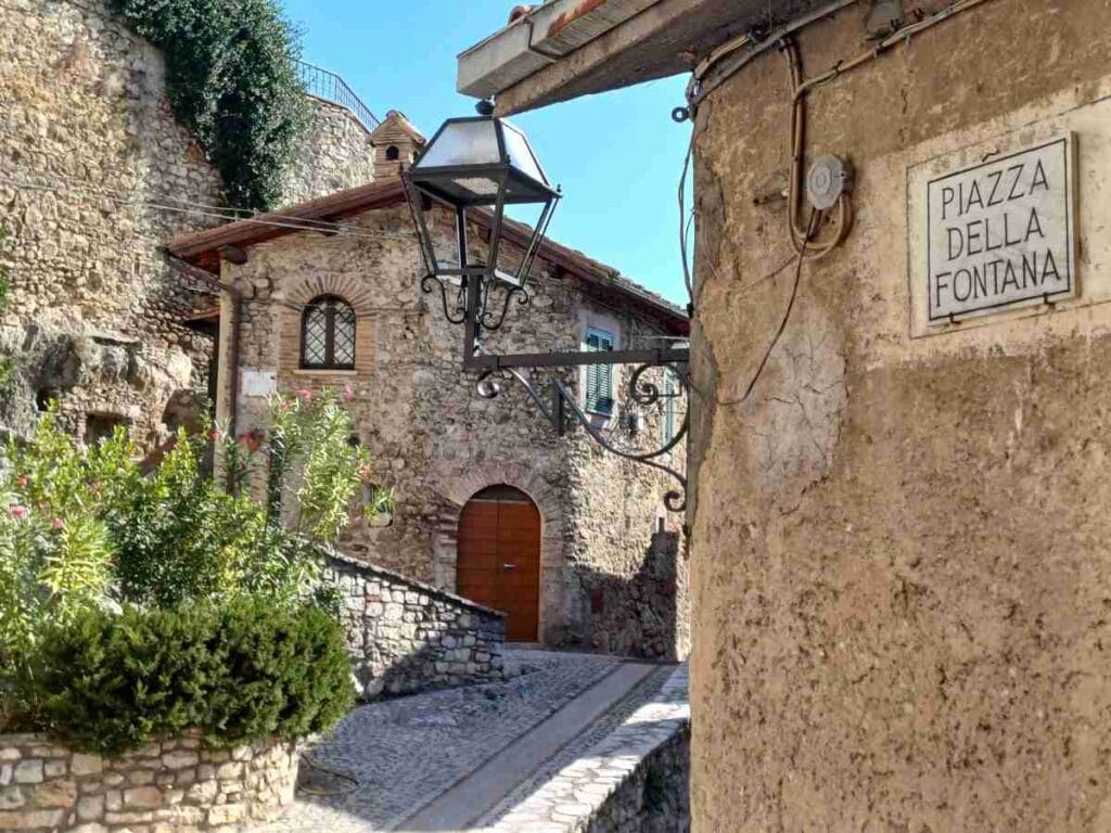 Il borgo di Roccantica, in Sabina