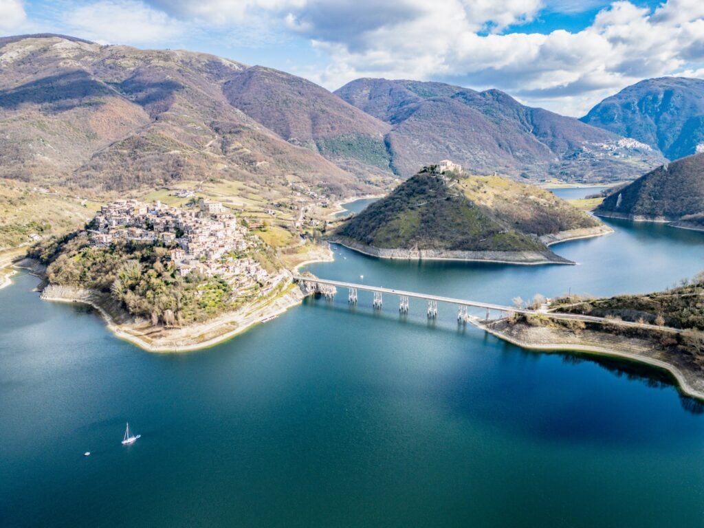 Castel di Tora uno dei borghi più belli della Sabina.