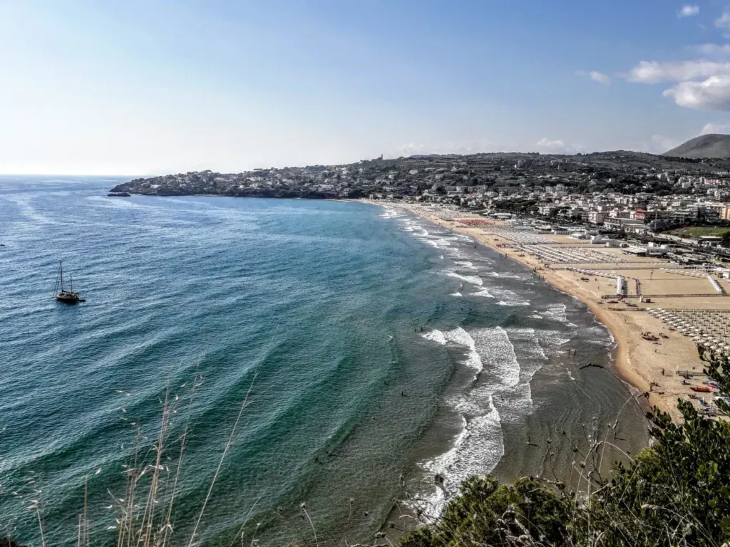 “Spiaggia di Serapo durante un itinerario di 3 giorni sulla Riviera di Ulisse”