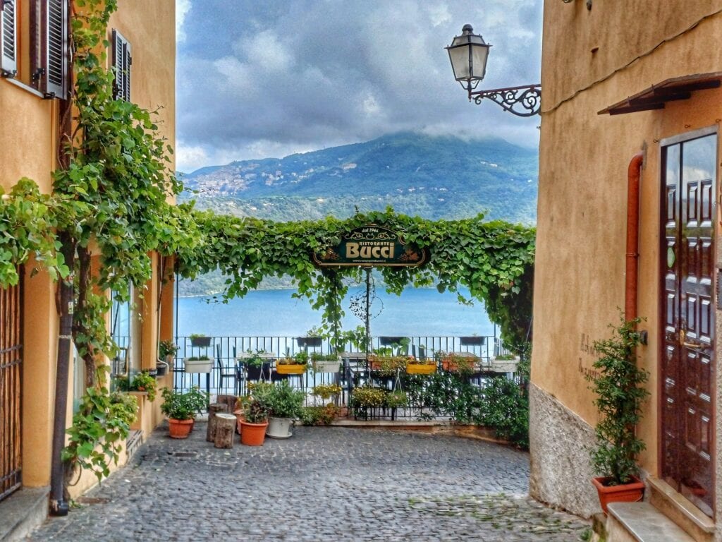 Panorama su Castel Gandolfo, tra i borghi più belli dei Castelli Romani