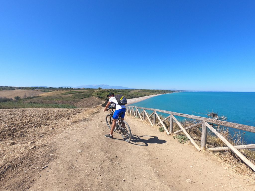 Tratto della via verde nella riserva di punta aderci