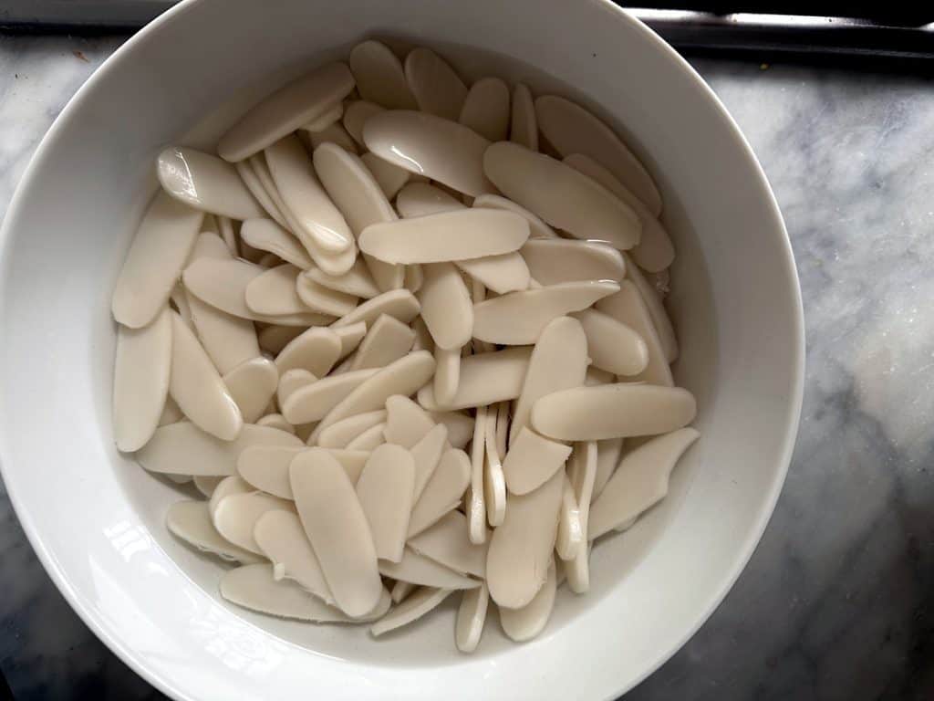 Hokkien Stir Fried Rice Cakes (Pek Keh) 4 Stir Fried Hokkien Pek Keh - soaking the dry rice cakes