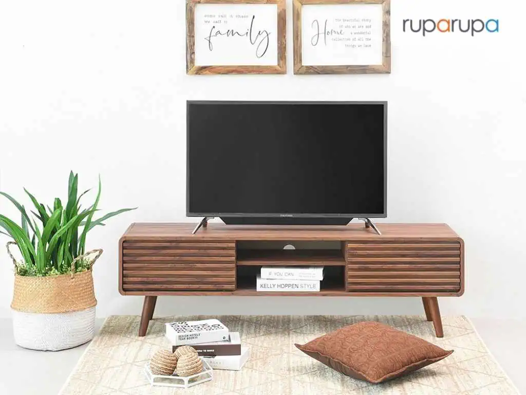 TV shelf size