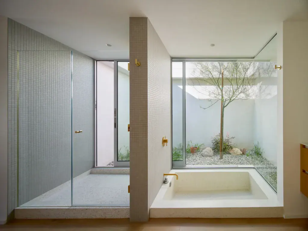 6-1-1024x768 6-1-1024x768 mid-century modern style Playful Whimsy Meets Mid-Century Modern Style Inside This 1960s Los Angeles Home 6 1 1024x768