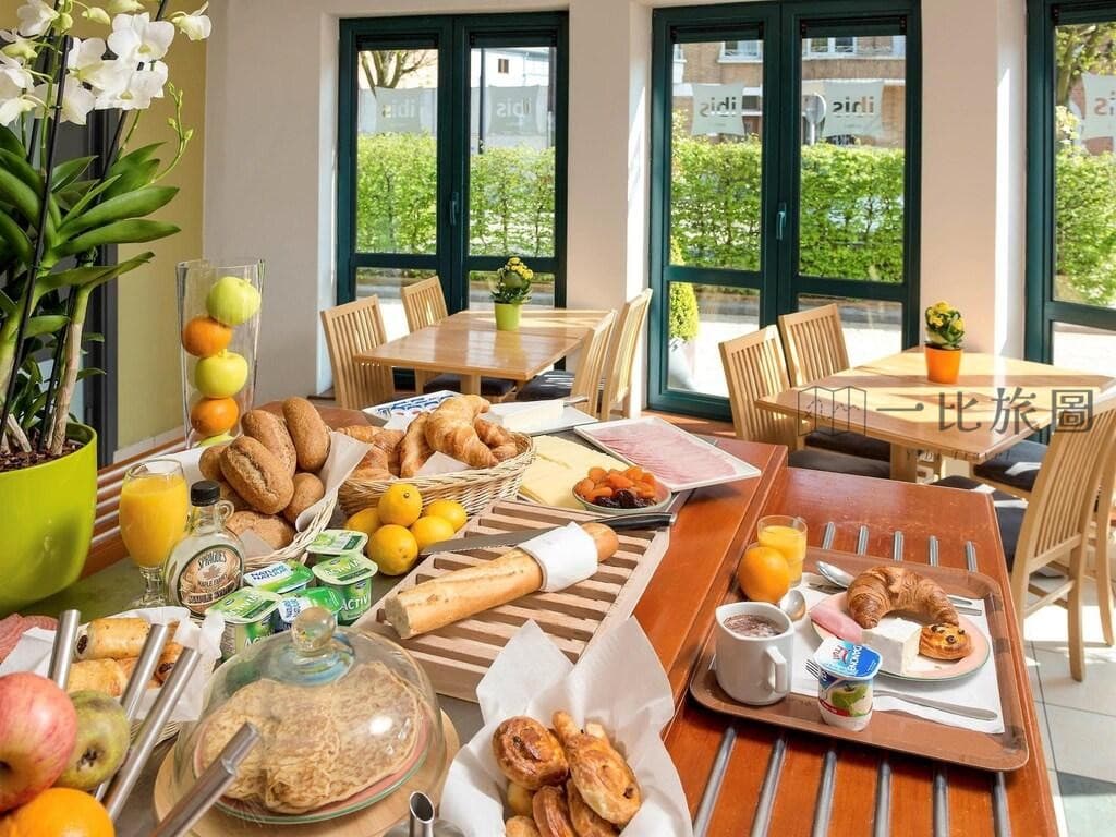 ibis Dinant 1