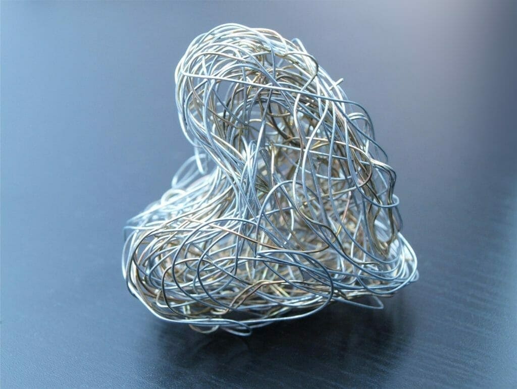 針金で作られたハート