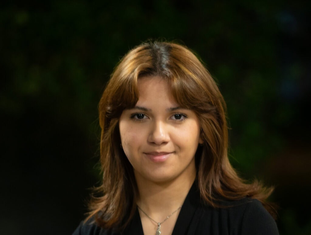 alicia-headshot
