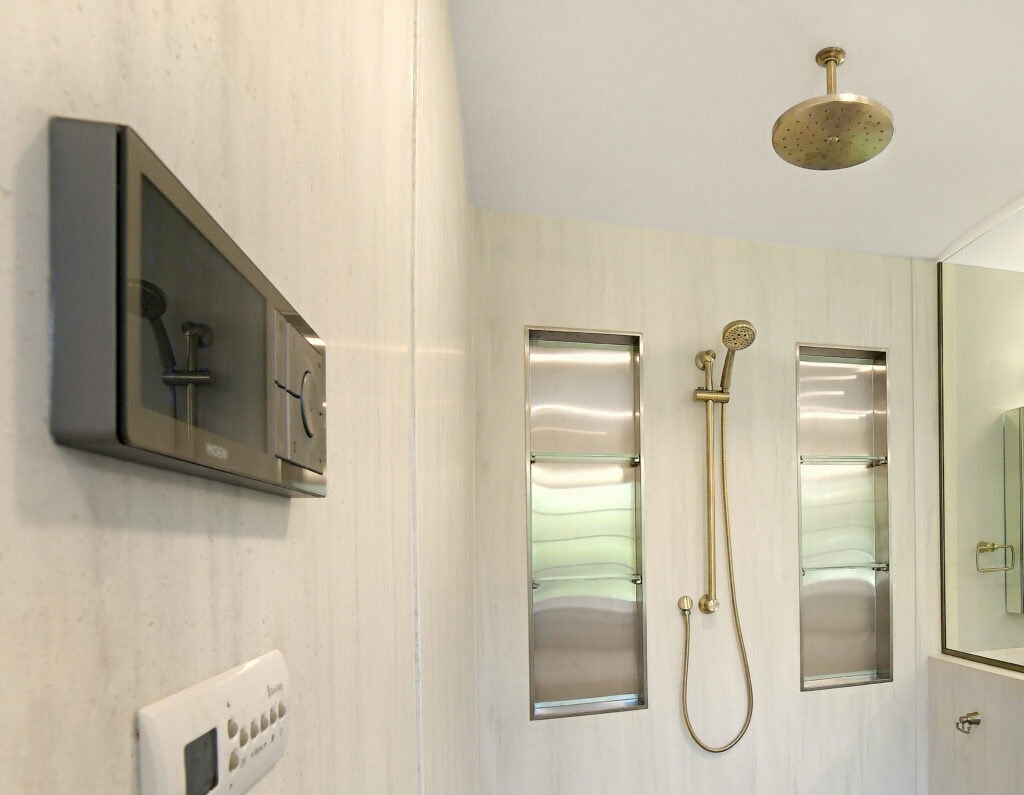 RAINFALL SHOWER HEADS AND STEAM SHOWERS