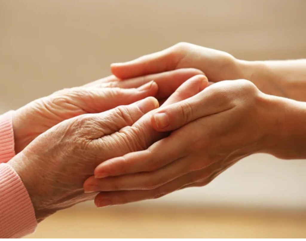 Massage senior par Félicita Rose Massothérapeute à domicile à Monaco et ses environs, Roquebrune Cap Martin, Cap d'Ail et Menton.