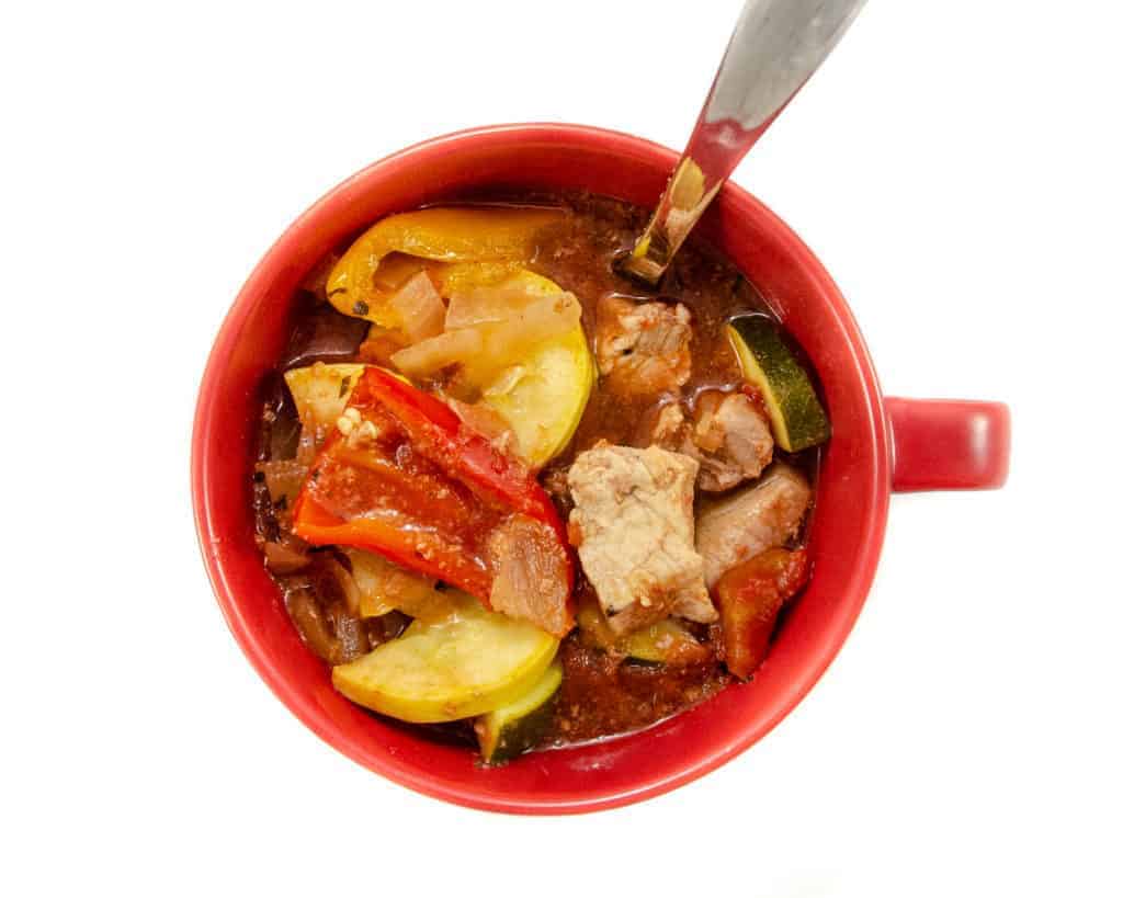 bol de ragoût au poulet et aux légumes