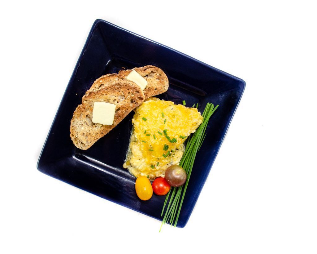 Rôties avec œufs en casserole.