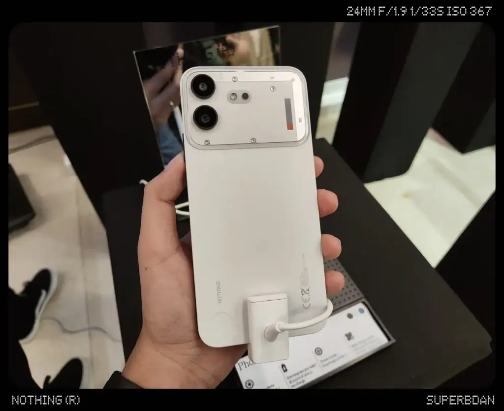 Nothing Phone (4b) White colorway