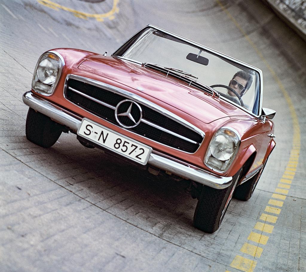 Mercedes-Benz 230 SL “Pagoda” (W 113). Driving shot on the high-banked curve of the test track at the Mercedes-Benz plant in Untertürkheim