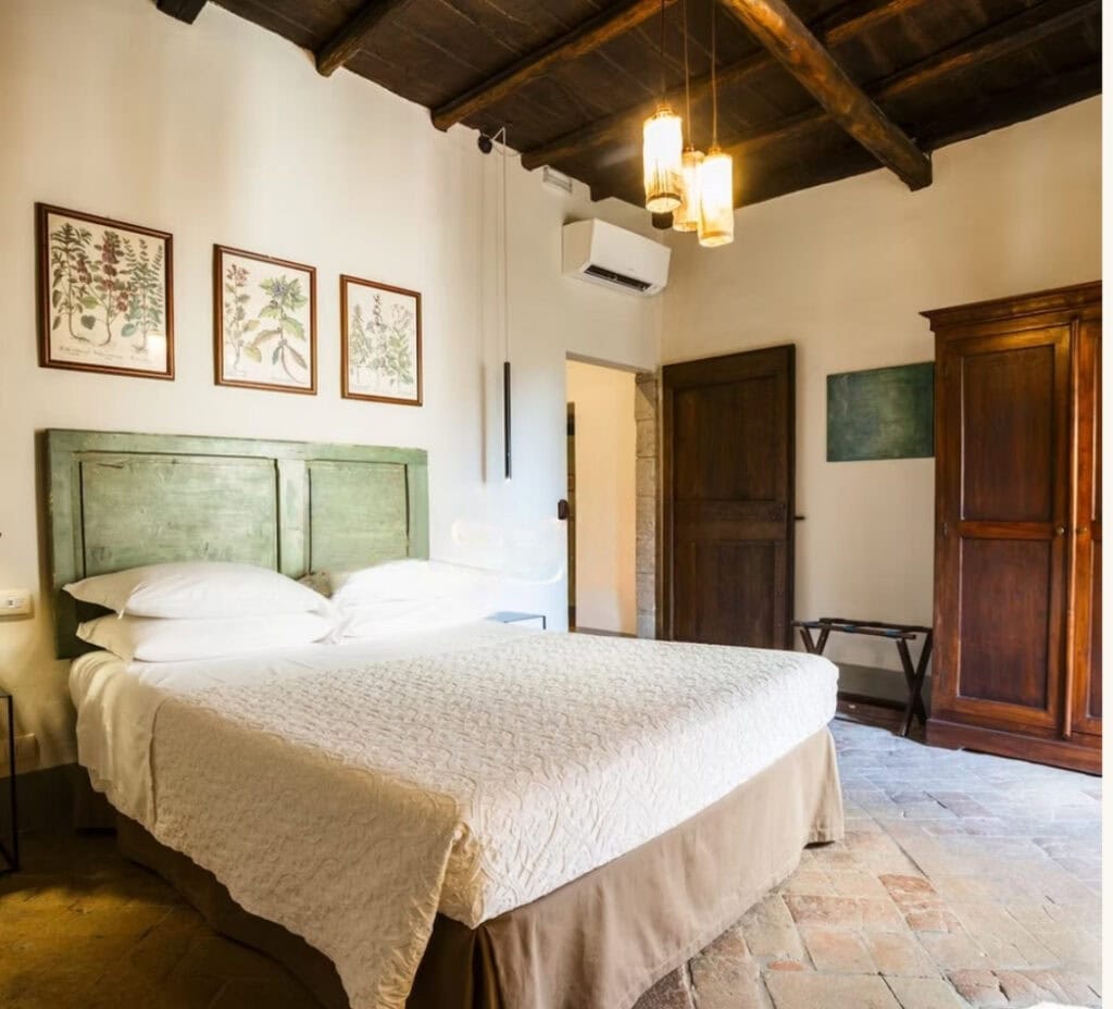 la camera del podere dell'arco dove dormire per un soggiorno nella Tuscia