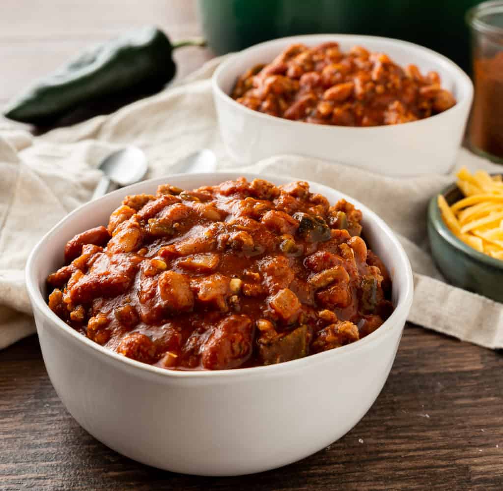 healthy ground turkey chili in bowls