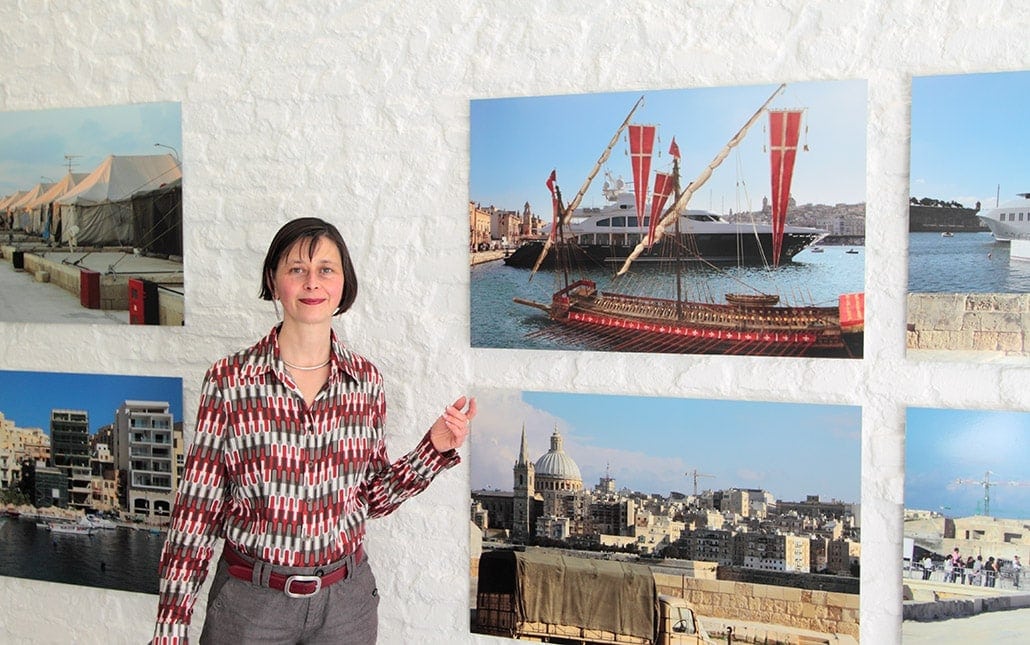 Myriam Thyes in der Einzelausstellung 'Glasgow Styles / Magnify Malta', muehlhausetc. Galerie für Fotografie, Troisdorf, 2012