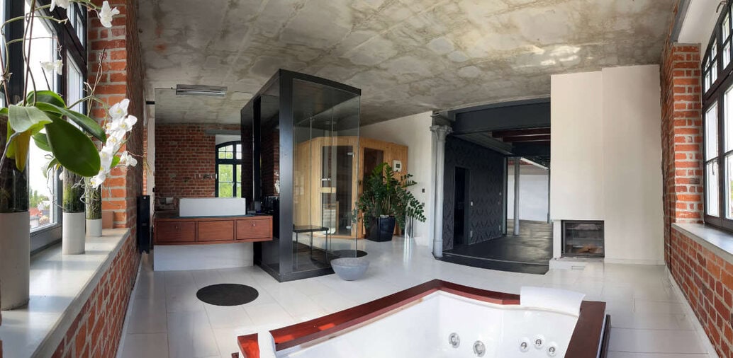 Offene Loftwohnung mit großzügigem Wellnessbad