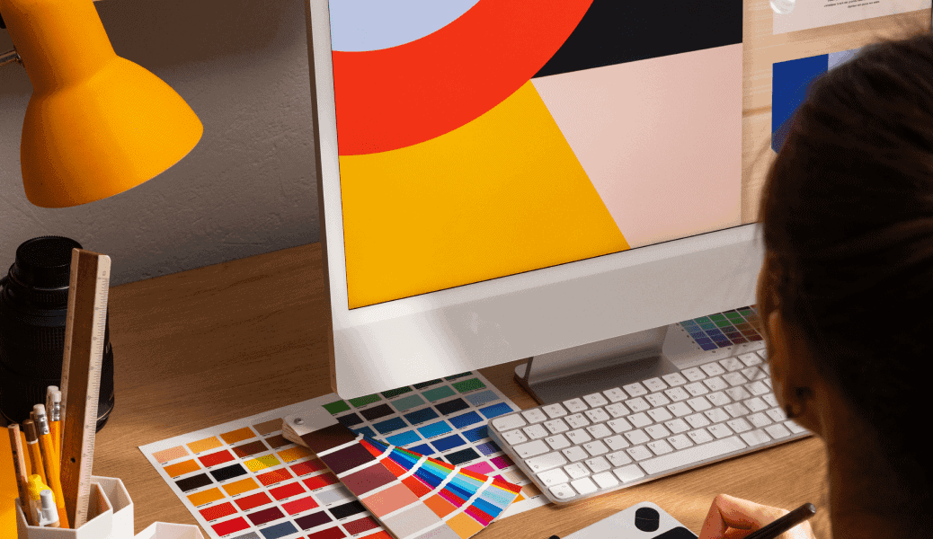 Ecran d'ordinateur et palette de couleurs