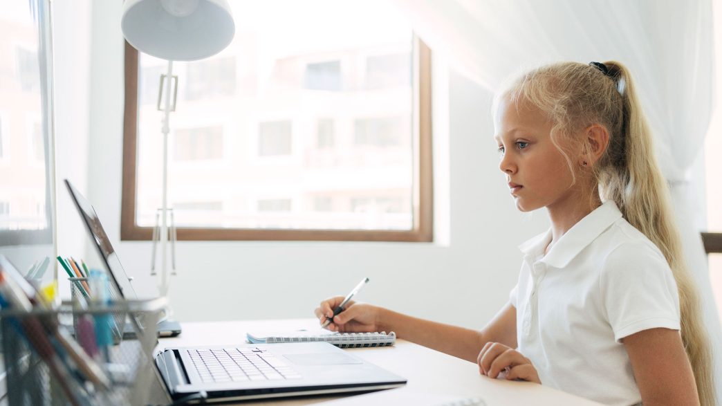 Ergonomischer Schreibtisch für Kinder und Teenager
