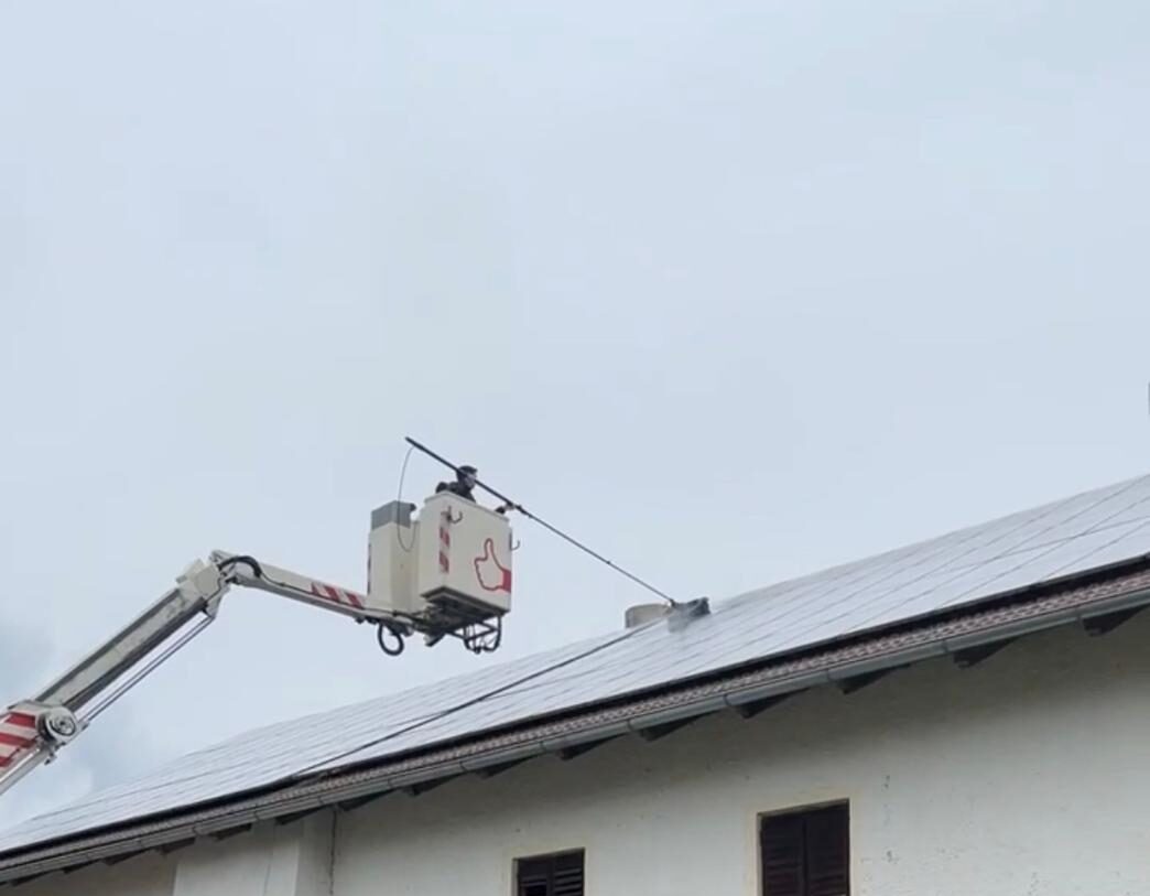 Photovoltaikreinigung am Dach