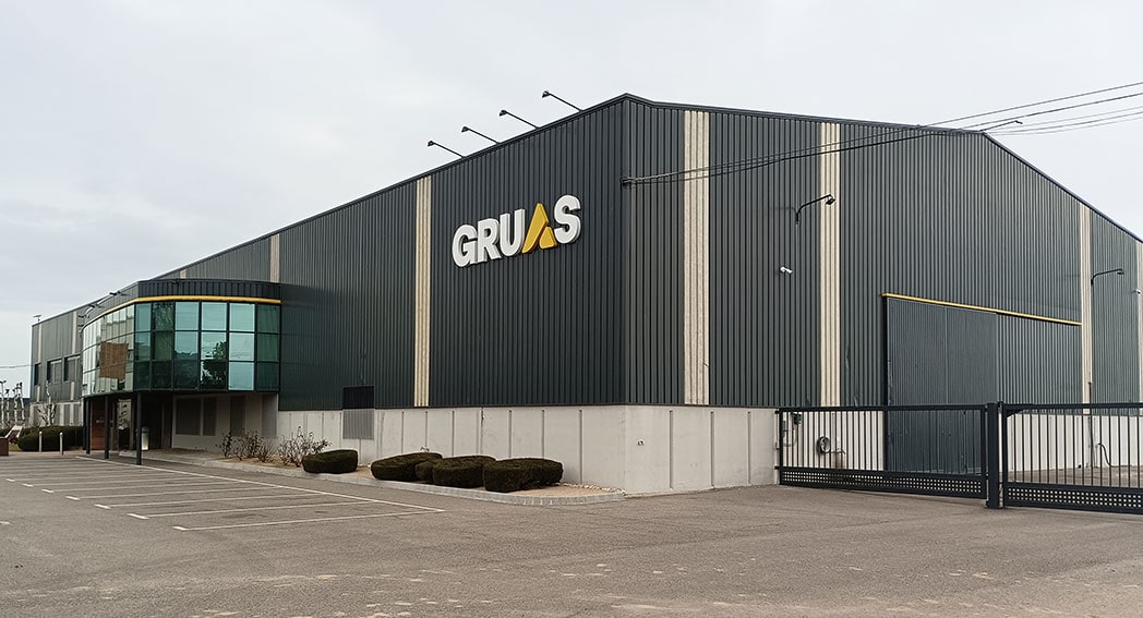 Esmalt de dos components en façana de nau