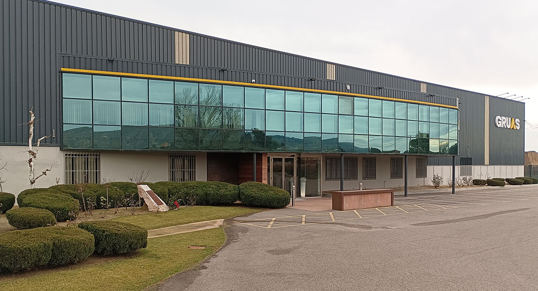 Esmalt de dos components en façana de nau