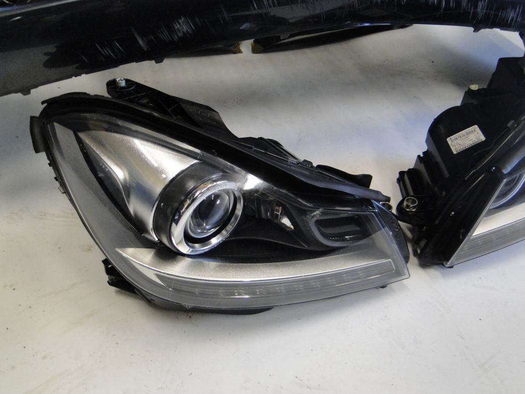 MERCEDES C KLASA W204 COUPE LAMPA XENON PRAWA