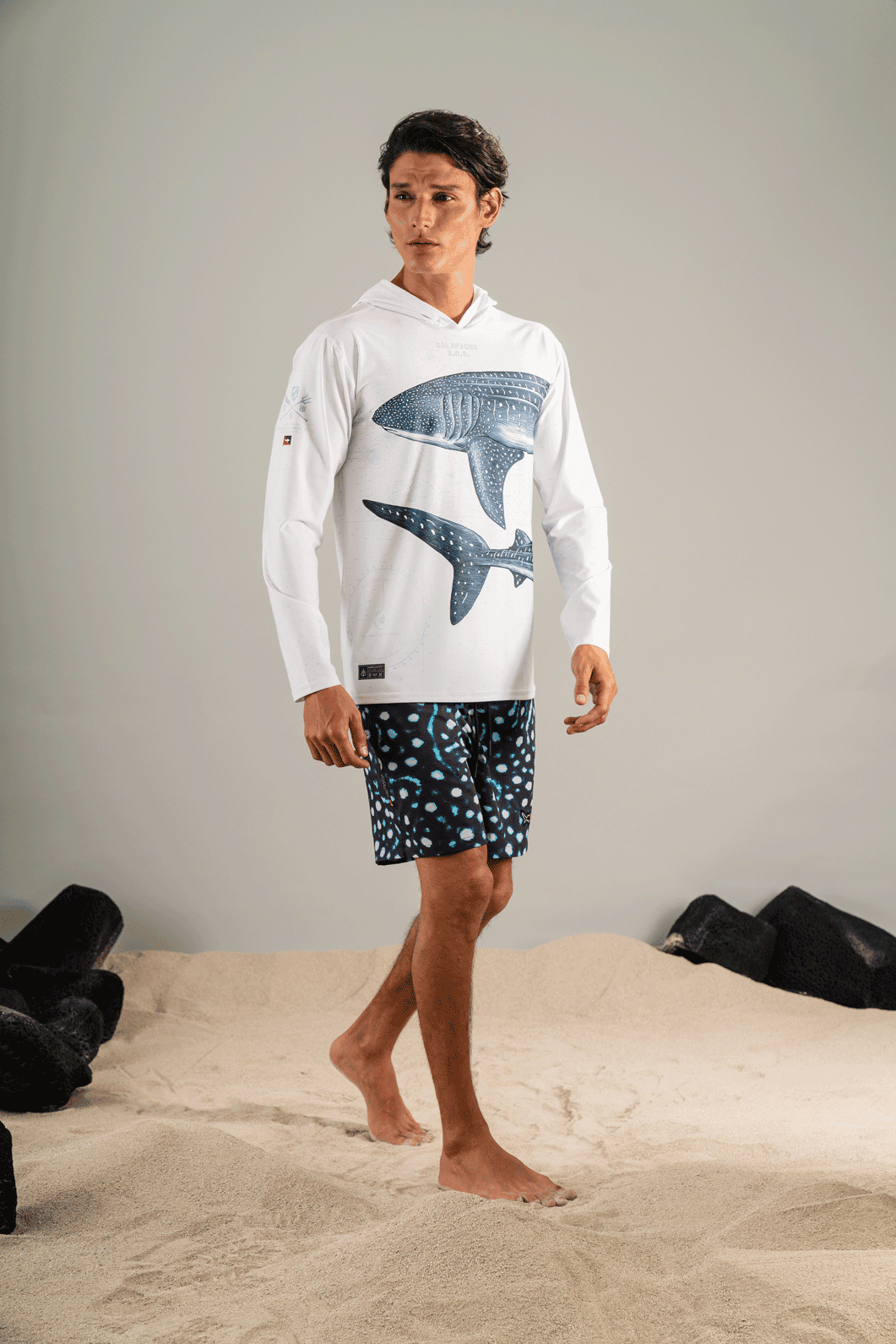 CAMISETA DE PROTECCIÓN SOLAR MANGA LARGA TIBURON BALLENA ACTIVISTA BLANCA