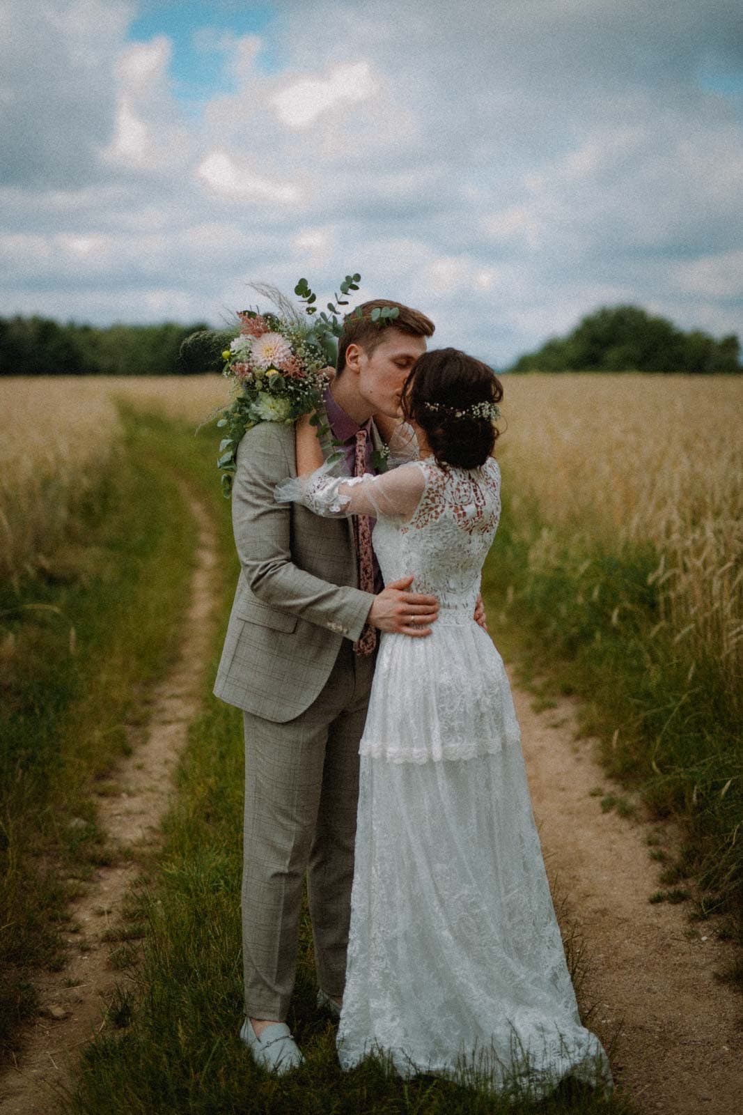Inniger Kuss auf Hochzeit in Regensburg