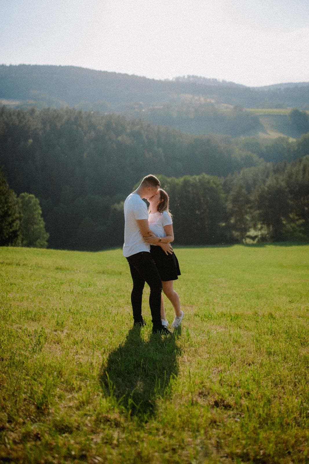 Inniger Kuss bei Paarshooting