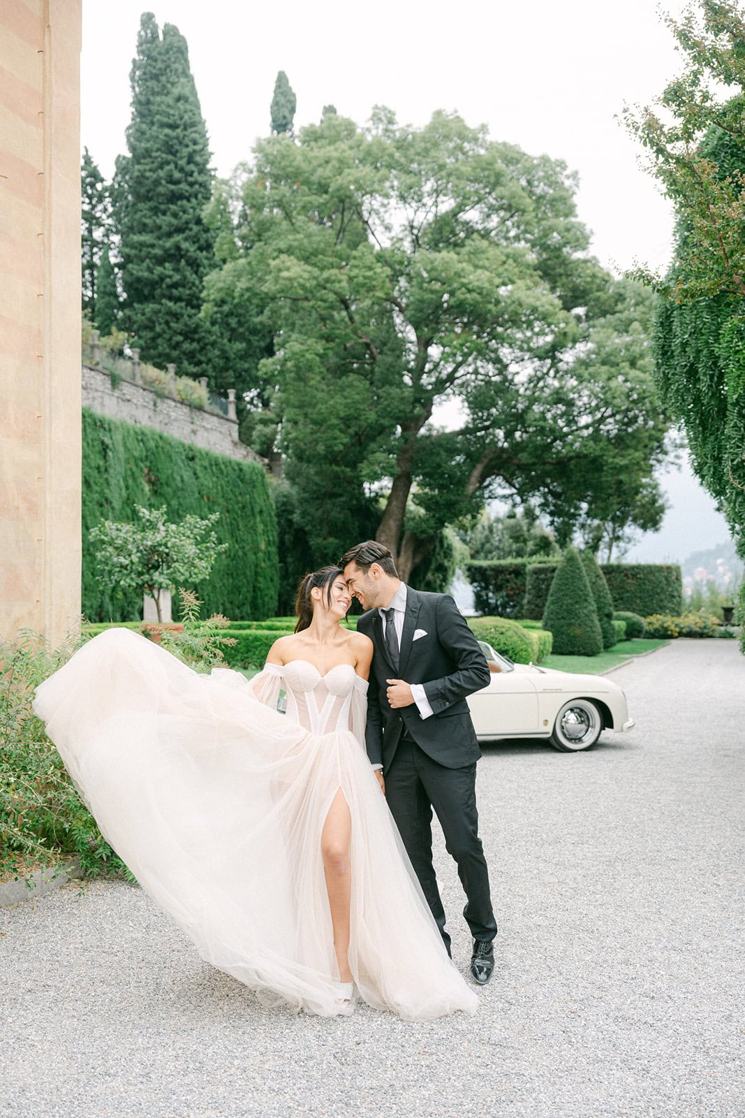 Andrea Gallucci - Destination Wedding Photographer- Amalfi Coast Positano Santorini Barcellona Rome Ravello Paris New York Garden wedding portraits in Lake Como