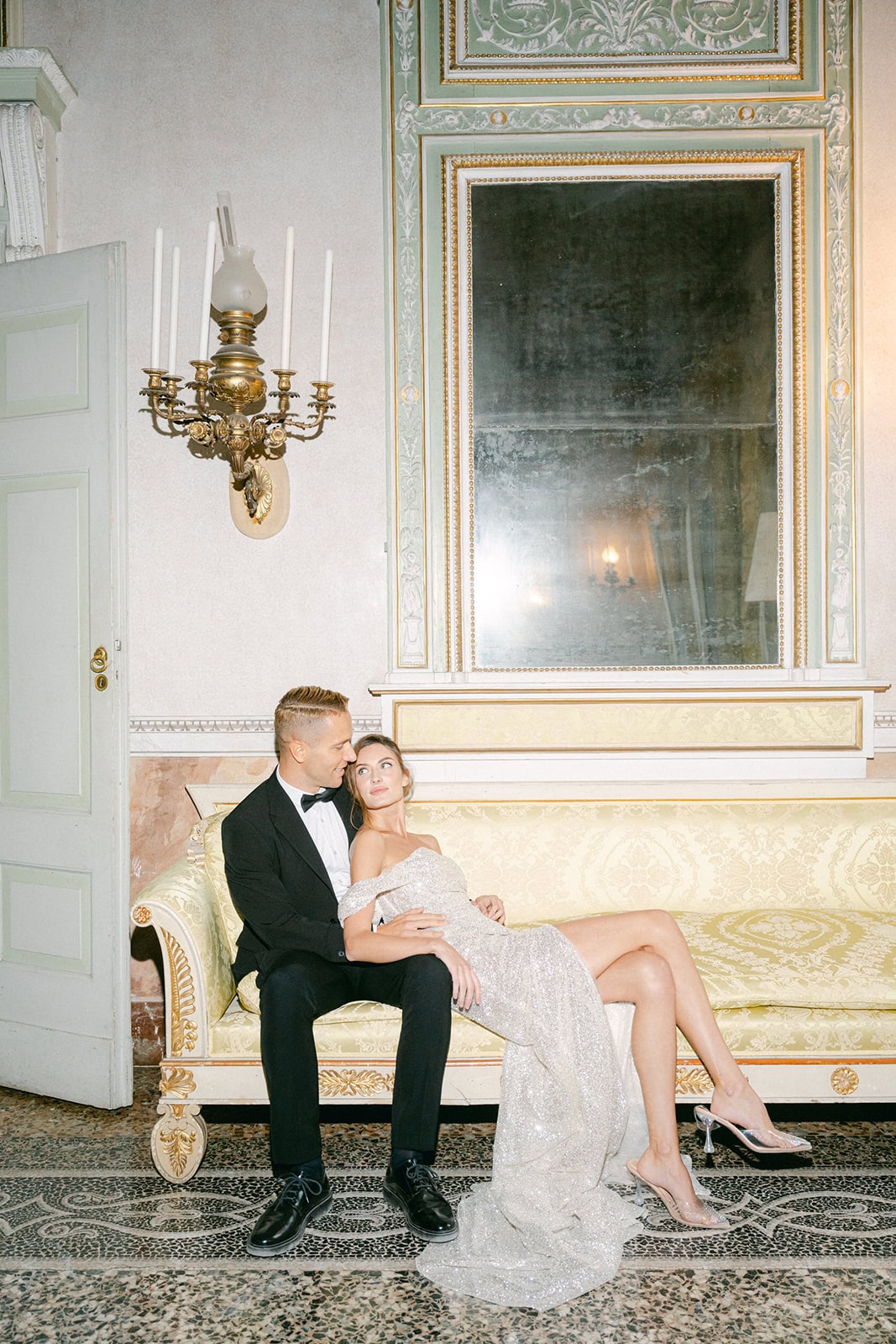 Andrea Gallucci - Destination Wedding Photographer- Amalfi Coast Positano Santorini Barcellona Rome Ravello Paris New York luxury wedding photo indoor of Villa Pizzo