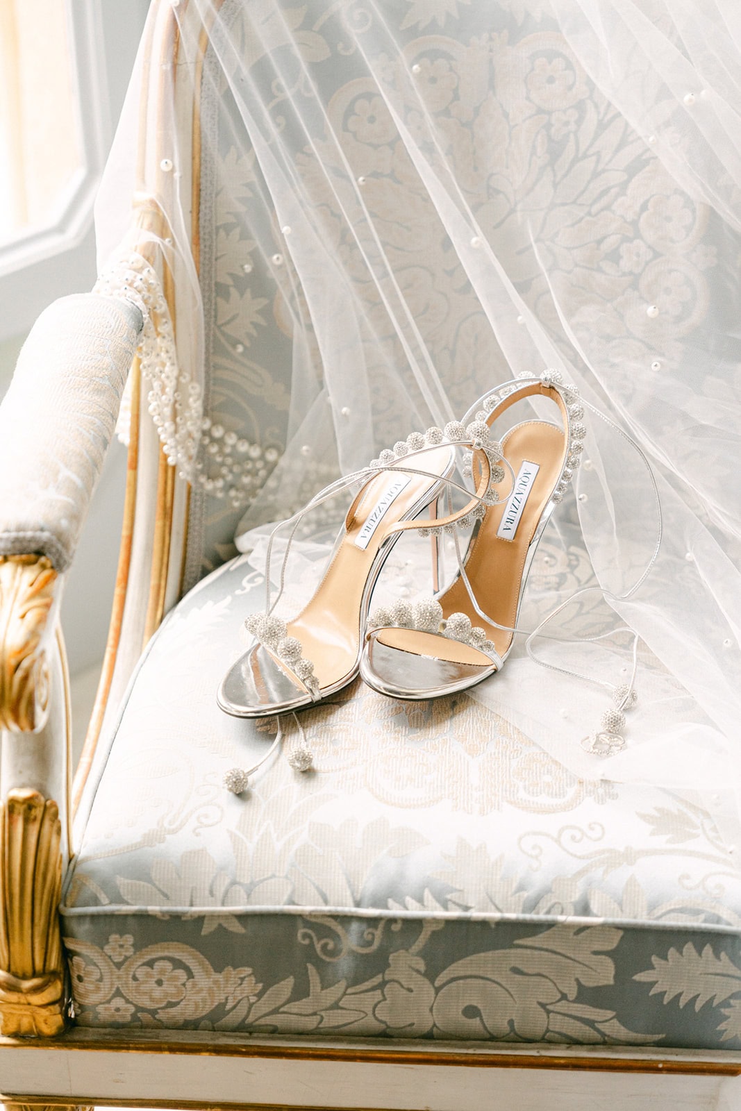Andrea Gallucci - Destination Wedding Photographer- Amalfi Coast Positano Santorini Barcellona Rome Ravello Paris New York Wedding shoes photo indoor