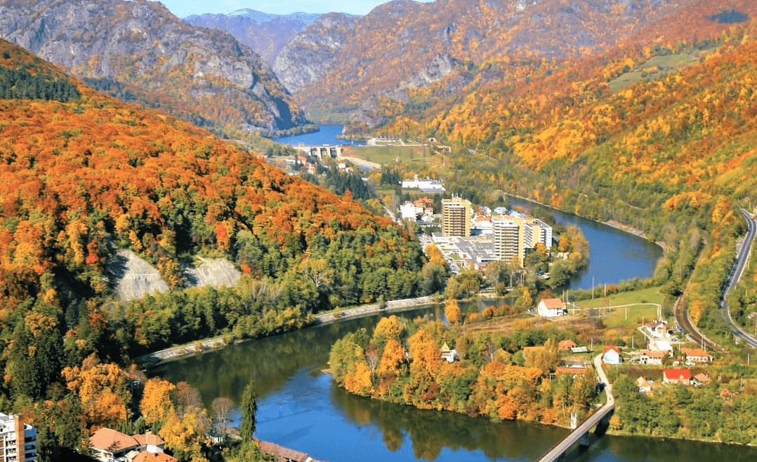 ghid turistic calimanesti caciulata