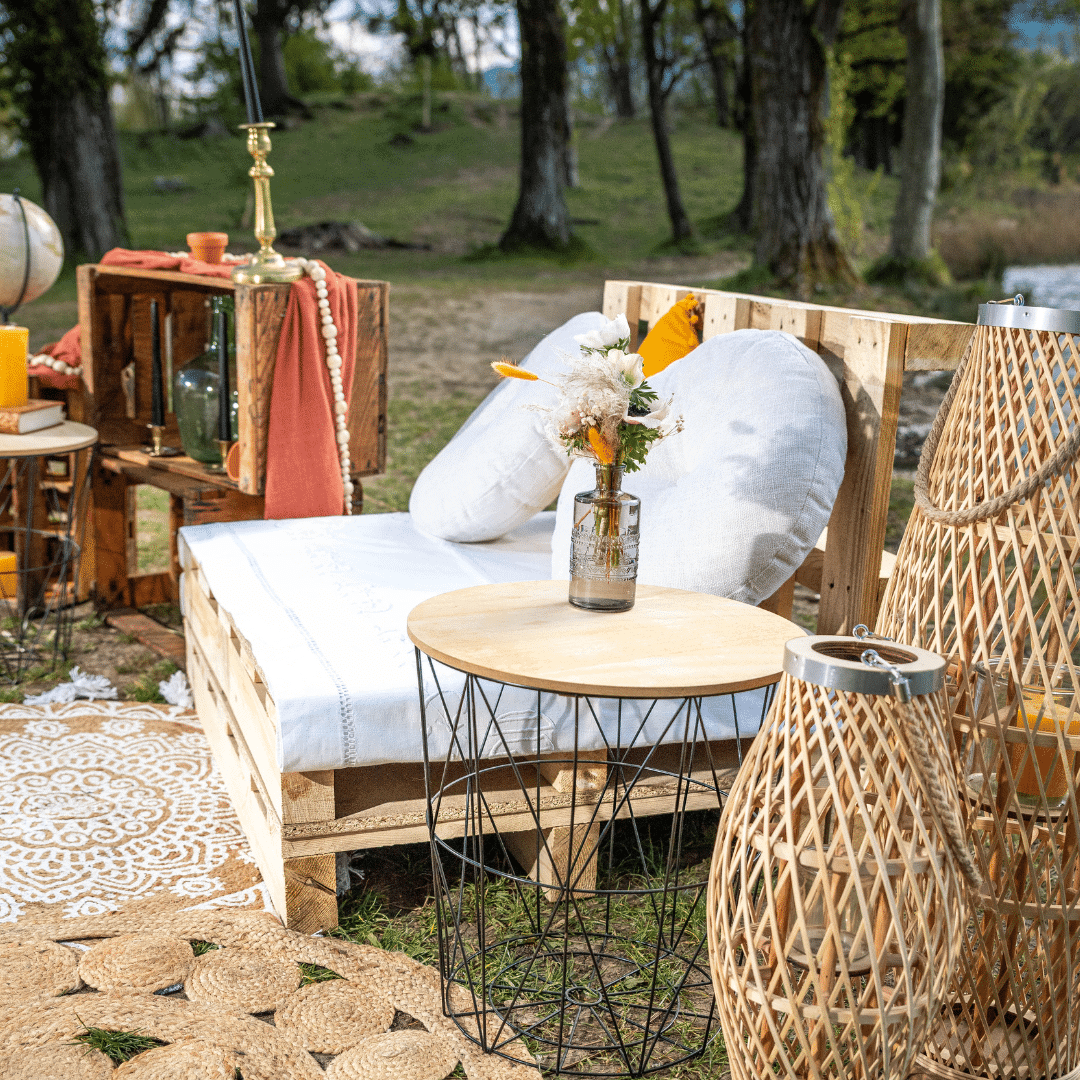 table de mariage boheme avec les verres sueda