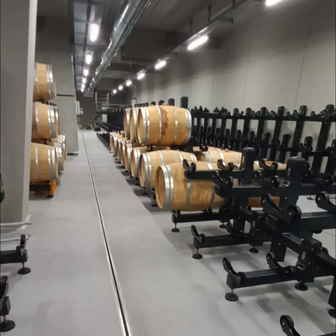 Pavimento in resina per magazzino botti in cantina vinicola