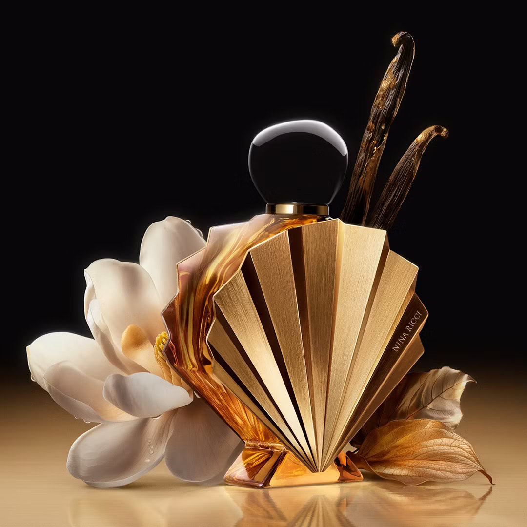 vénus de nina ricci is a chypre floral centred around a majestic flower, a symbol of beauty and femininity magnolia
